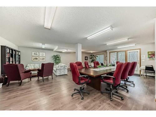 111-7239 Sierra Morena Boulevard Sw, Calgary, AB - Indoor Photo Showing Office