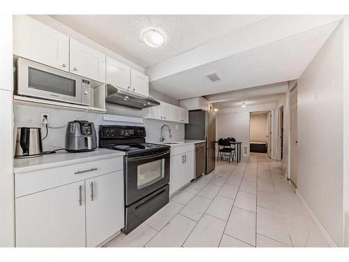 164 Hunterhorn Drive Ne, Calgary, AB - Indoor Photo Showing Kitchen