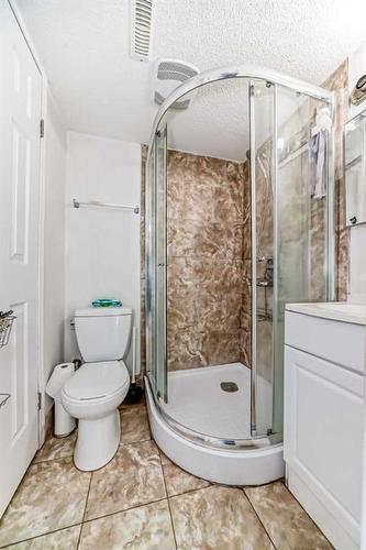 164 Hunterhorn Drive Ne, Calgary, AB - Indoor Photo Showing Bathroom