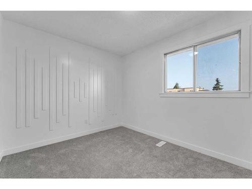 87-2511 38 Street Ne, Calgary, AB - Indoor Photo Showing Other Room