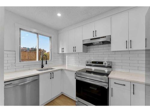 87-2511 38 Street Ne, Calgary, AB - Indoor Photo Showing Living Room With Fireplace