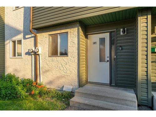 87-2511 38 Street Ne, Calgary, AB - Indoor With Storage