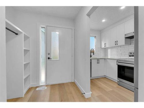 87-2511 38 Street Ne, Calgary, AB - Indoor Photo Showing Kitchen