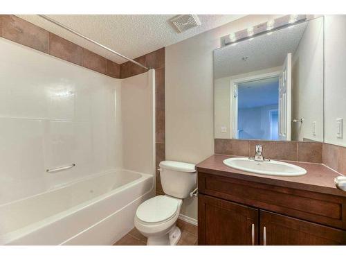 4204-115 Prestwick Villas Se, Calgary, AB - Indoor Photo Showing Bathroom