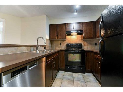 4204-115 Prestwick Villas Se, Calgary, AB - Indoor Photo Showing Kitchen With Double Sink