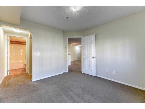 4204-115 Prestwick Villas Se, Calgary, AB - Indoor Photo Showing Other Room