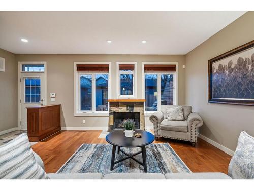 236 23 Avenue Nw, Calgary, AB - Indoor Photo Showing Living Room