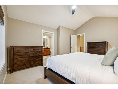 236 23 Avenue Nw, Calgary, AB - Indoor Photo Showing Bedroom