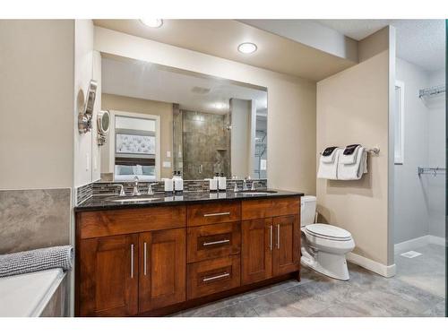 236 23 Avenue Nw, Calgary, AB - Indoor Photo Showing Bathroom