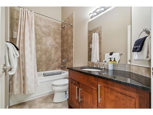 236 23 Avenue Nw, Calgary, AB - Indoor Photo Showing Bathroom