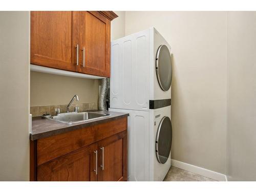 236 23 Avenue Nw, Calgary, AB - Indoor Photo Showing Laundry Room