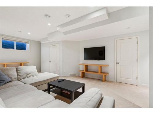 236 23 Avenue Nw, Calgary, AB - Indoor Photo Showing Living Room