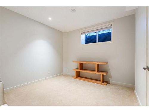 236 23 Avenue Nw, Calgary, AB - Indoor Photo Showing Other Room