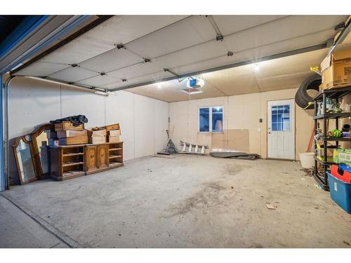 236 23 Avenue Nw, Calgary, AB - Indoor Photo Showing Garage