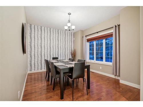 236 23 Avenue Nw, Calgary, AB - Indoor Photo Showing Dining Room