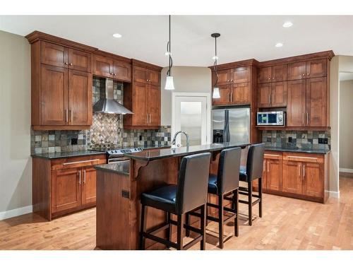 236 23 Avenue Nw, Calgary, AB - Indoor Photo Showing Kitchen With Upgraded Kitchen