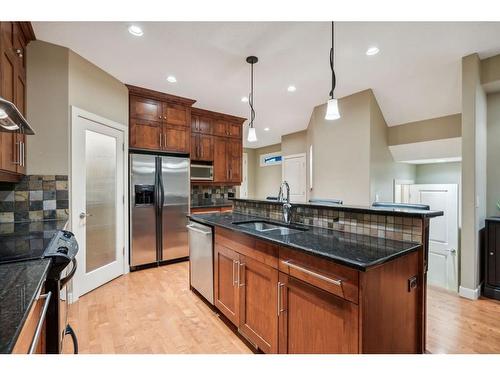 236 23 Avenue Nw, Calgary, AB - Indoor Photo Showing Kitchen With Double Sink