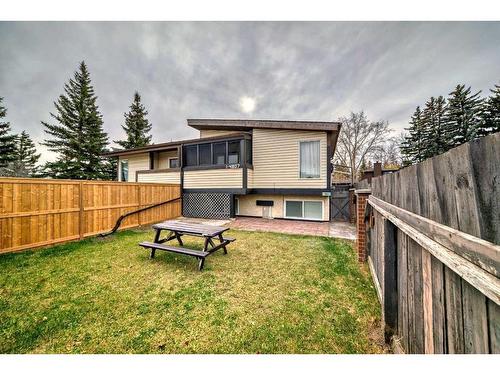 1-4807 26 Avenue Ne, Calgary, AB - Outdoor