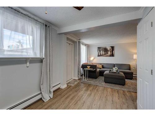 10-930 Royal Avenue Sw, Calgary, AB - Indoor