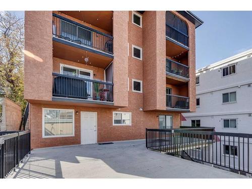 10-930 Royal Avenue Sw, Calgary, AB - Outdoor With Exterior