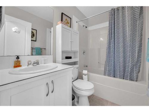 132 Springmere Grove, Chestermere, AB - Indoor Photo Showing Bathroom