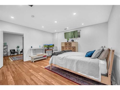 132 Springmere Grove, Chestermere, AB - Indoor Photo Showing Bedroom