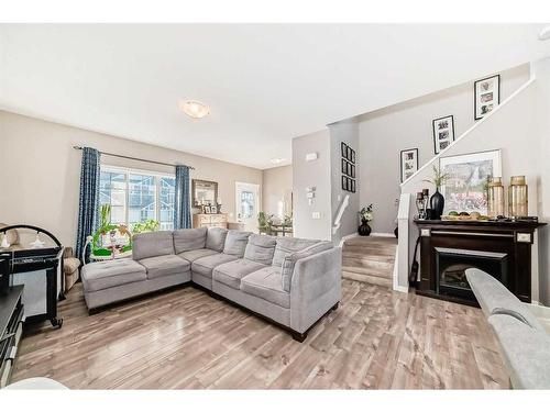 60 Reunion Loop Nw, Airdrie, AB - Indoor Photo Showing Living Room