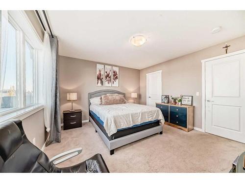 60 Reunion Loop Nw, Airdrie, AB - Indoor Photo Showing Bedroom