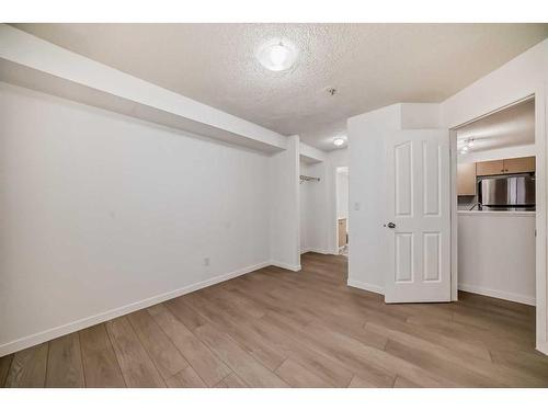 1108-16969 24 Street Sw, Calgary, AB - Indoor