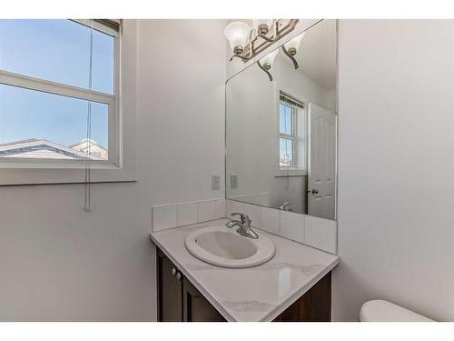 24 Saddlecrest Place Ne, Calgary, AB - Indoor Photo Showing Bathroom