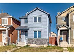 24 Saddlecrest Place NE Calgary, AB T3J 5E8