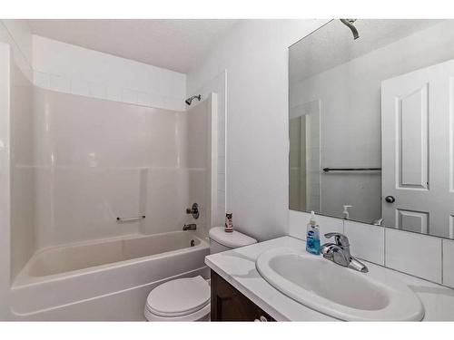 24 Saddlecrest Place Ne, Calgary, AB - Indoor Photo Showing Bathroom