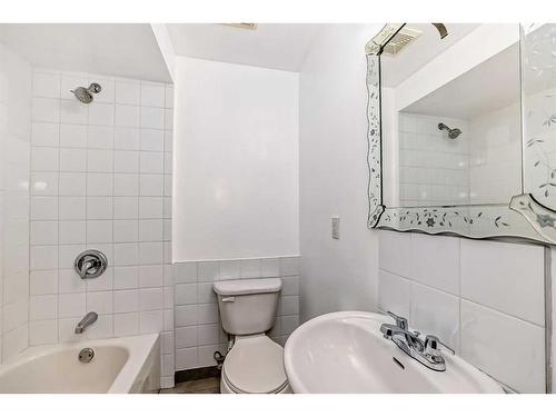 24 Saddlecrest Place Ne, Calgary, AB - Indoor Photo Showing Bathroom