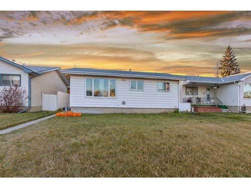 2211 43 Street Se, Calgary, AB - Outdoor