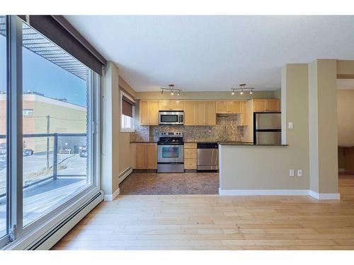 10-1715 13 Street Sw, Calgary, AB - Indoor Photo Showing Kitchen