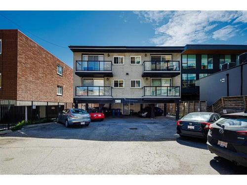 10-1715 13 Street Sw, Calgary, AB - Outdoor With Balcony With Facade