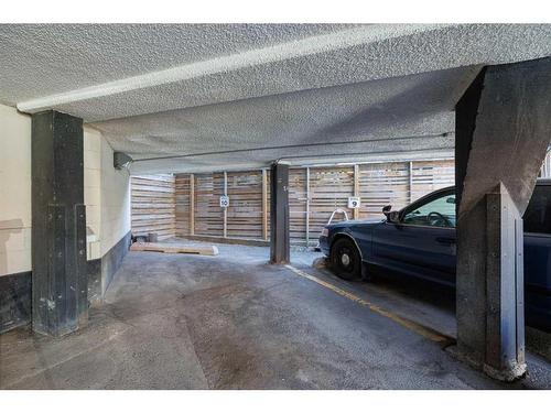 10-1715 13 Street Sw, Calgary, AB - Indoor Photo Showing Garage