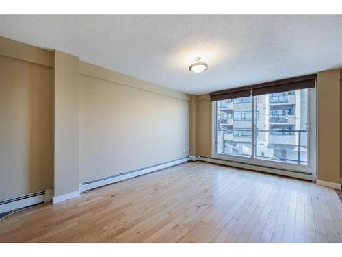 10-1715 13 Street Sw, Calgary, AB - Indoor Photo Showing Other Room