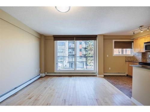 10-1715 13 Street Sw, Calgary, AB - Indoor Photo Showing Kitchen