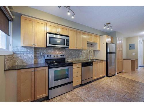 10-1715 13 Street Sw, Calgary, AB - Indoor Photo Showing Kitchen