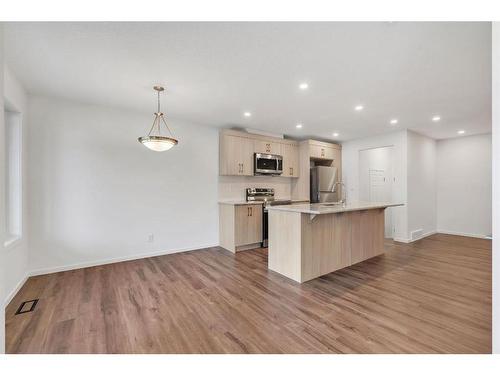 1013 Southwinds Green Sw, Airdrie, AB - Indoor Photo Showing Kitchen