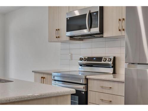 1013 Southwinds Green Sw, Airdrie, AB - Indoor Photo Showing Kitchen With Stainless Steel Kitchen With Upgraded Kitchen