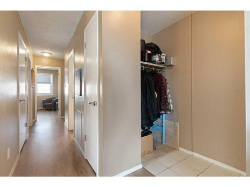 417-315 Heritage Drive Se, Calgary, AB - Indoor Photo Showing Other Room