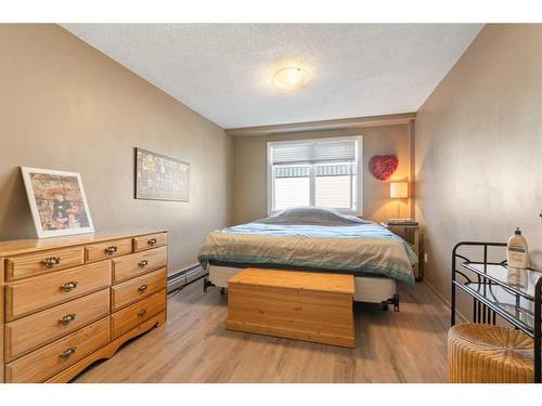 417-315 Heritage Drive Se, Calgary, AB - Indoor Photo Showing Bedroom