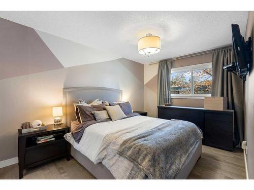 164 Havenhurst Crescent Sw, Calgary, AB - Indoor Photo Showing Bedroom