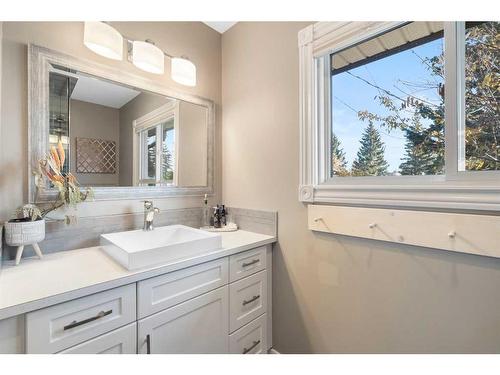 164 Havenhurst Crescent Sw, Calgary, AB - Indoor Photo Showing Bathroom