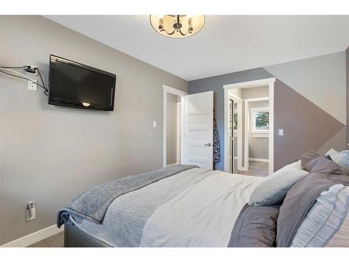 164 Havenhurst Crescent Sw, Calgary, AB - Indoor Photo Showing Bedroom