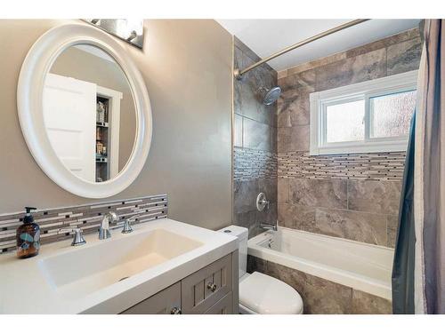 164 Havenhurst Crescent Sw, Calgary, AB - Indoor Photo Showing Bathroom