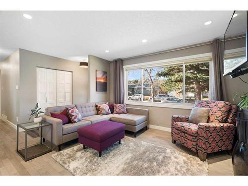 164 Havenhurst Crescent Sw, Calgary, AB - Indoor Photo Showing Living Room