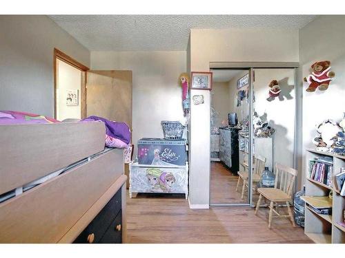 2219 38 Street Se, Calgary, AB - Indoor Photo Showing Bedroom